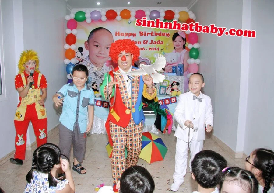 bieu-dien-ao-thuat-cho-tiec-sinh-nhat Biểu diễn ảo thuật