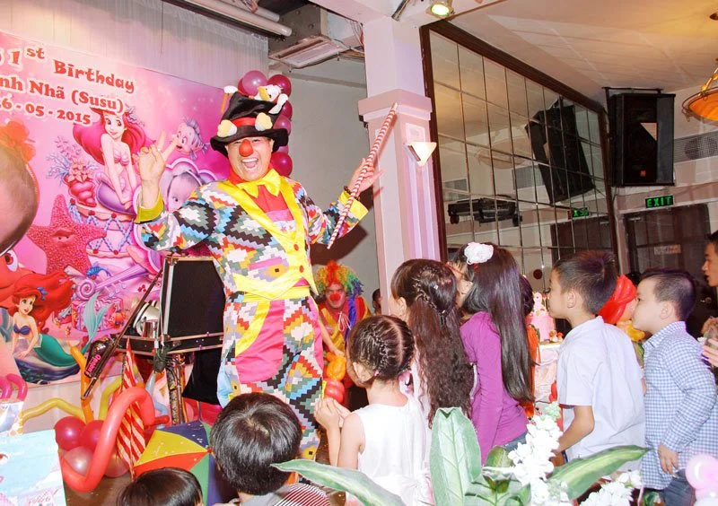 biểu diễn ảo thuật sinh nhật