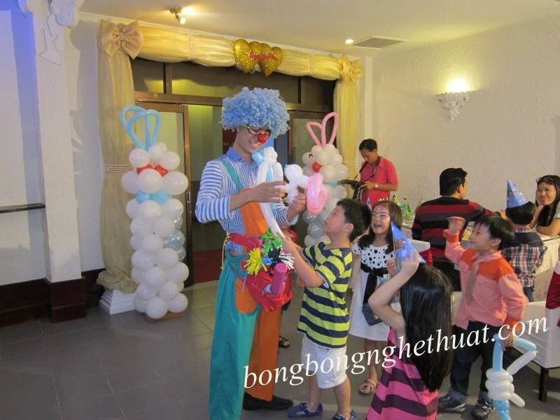chu-he-bong-bong-1 Chú hề tạo hình bong bóng nghệ thuật