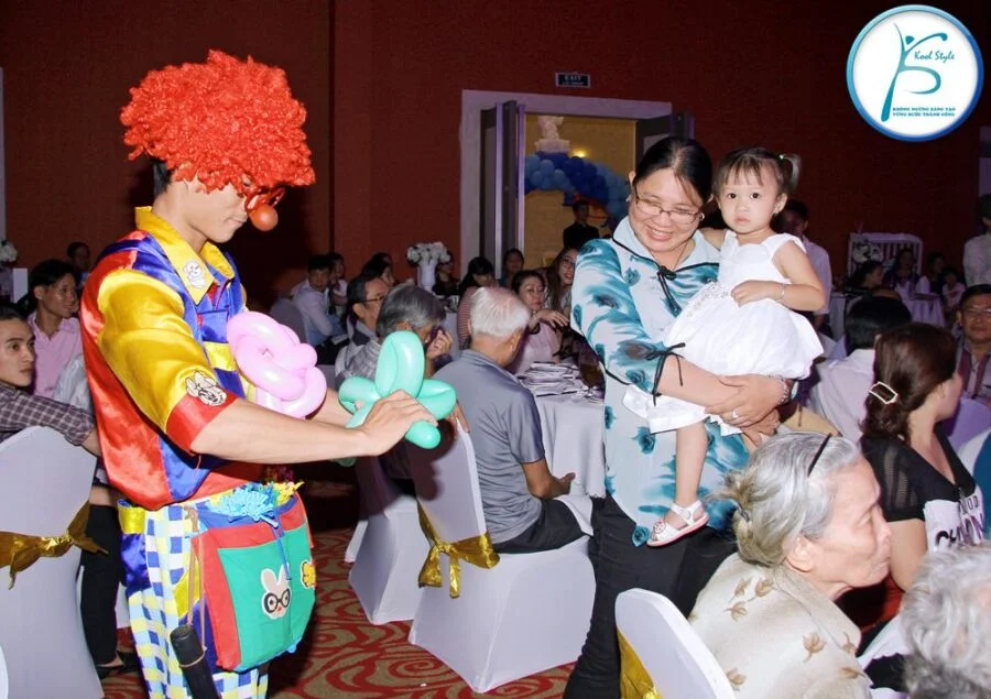 Chú hề bong bóng