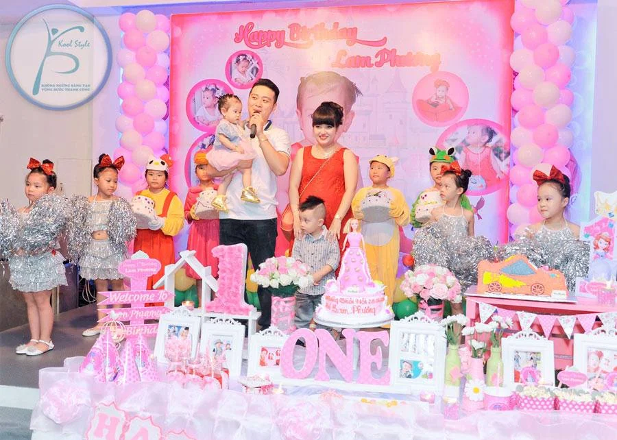 to-chuc-thoi-noi-cho-be-gai-tai-nha-hang tổ chức thôi nôi cho bé gái tại nhà hàng
