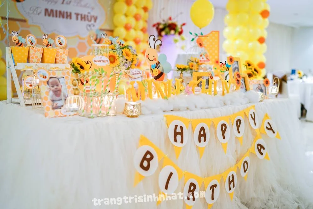 trang-tri-ban-sinh-nhat-cho-be-gai trang trí bàn sinh nhật cho bé gái