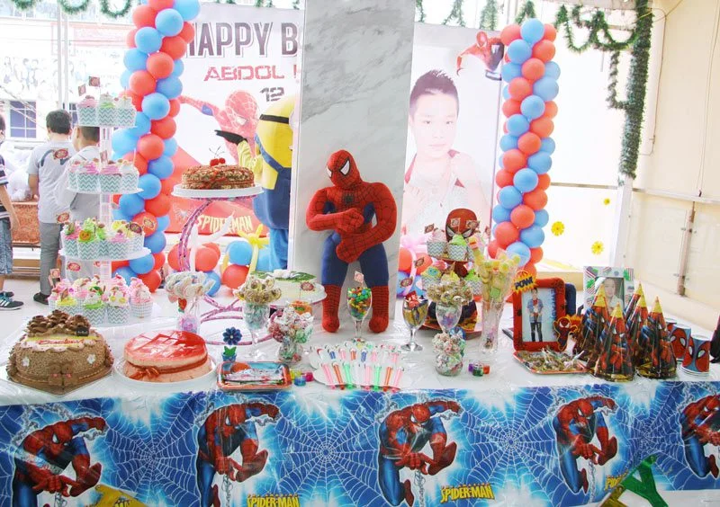trang-tri-ban-tiec-sinh-nhat-spiderman trang trí bàn tiệc sinh nhật