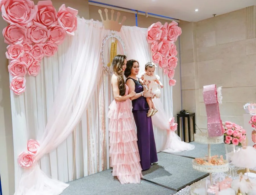 Trang trí phông nền sân khấu bằng rèm vải