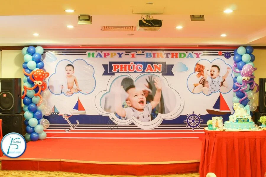 trang tri san khau sinh nhat