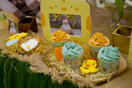 Bánh cupcake trang trí sinh nhật bé