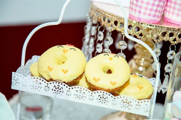 Bánh dounut theo chủ đề gà con