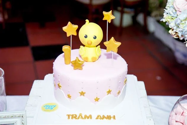 banh-kem-fondant-tao-hinh-ga-con-3d Bánh kem fondant tạo hình gà con 3D
