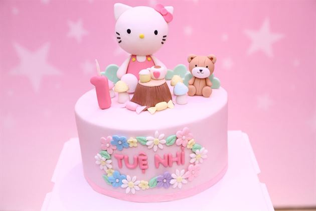 Bánh kem fondant tạo hình 3D theo chủ đề kitty