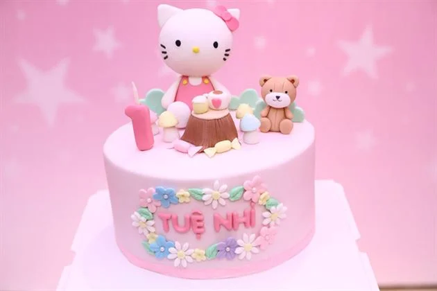 banh-kem-tao-hinh-3d-theo-chu-de-kitty Bánh kem fondant tạo hình 3D theo chủ đề kitty
