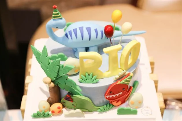 banh-kem-tao-hinh-fondant-chu-de-khung-long Bánh kem tạo hình fondant chủ đề khủng long