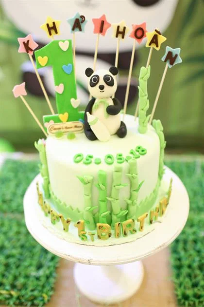 banh-kem-trang-tri-thoi-noi-be-trai-chu-de-gau-truc Bánh kem trang trí thôi nôi với hình chú gấu trúc