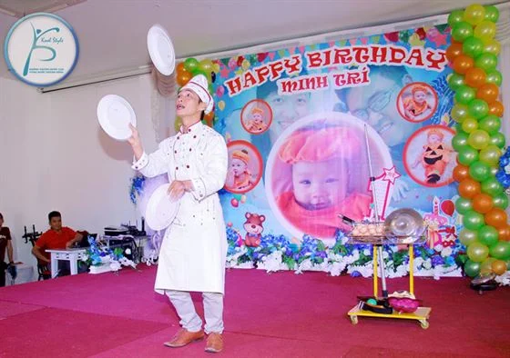 xiếc đầu bếp tung hứng