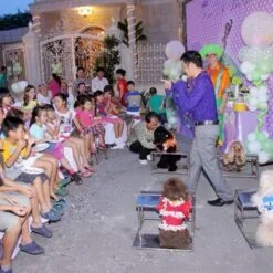 Biểu diễn xiếc thú sinh nhật