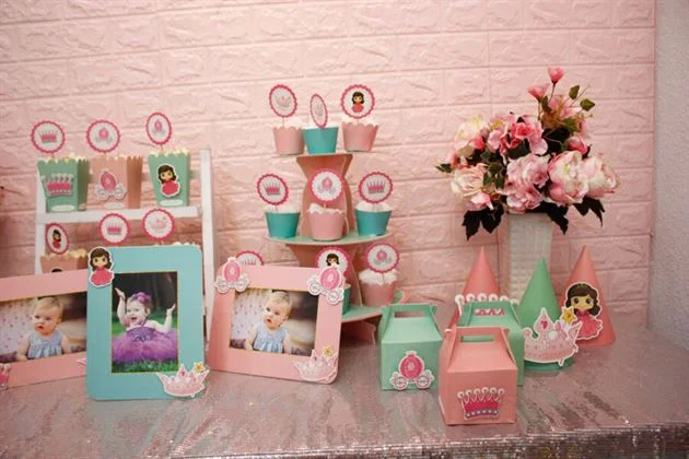 can-canh-full-set-cong-chua-mau-hong-xanh-min Cận cảnh full set trang trí sinh nhật hồng xanh min