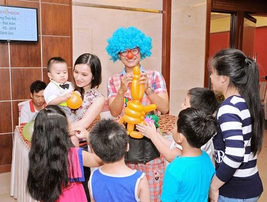 chu-he-bong-bong Dịch vụ chú hề tạo hình bong bóng