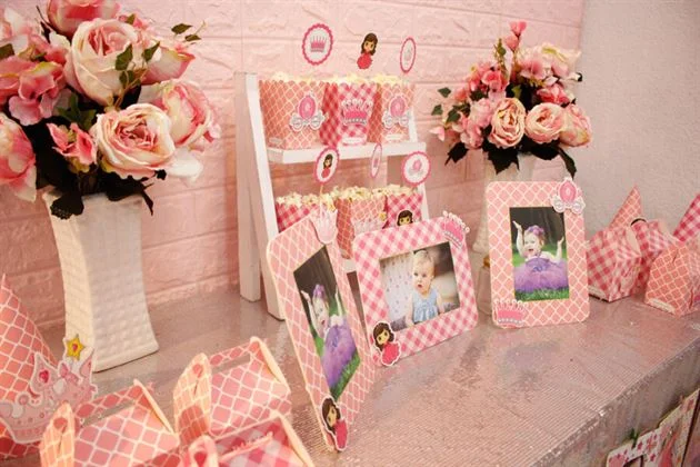 do-phu-kien-trang-tri-set-mini-cong-chua-mau-hong-luoi Set mini trang trí sinh nhật cho bé gái tông hồng đáng yêu