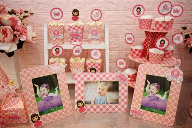 full-set-cong-chua-hong-luoi-trang-tri-ban-luu-niem-thoi-noi-be Thôi nôi bé thêm sinh động hơn với set hồng lưới