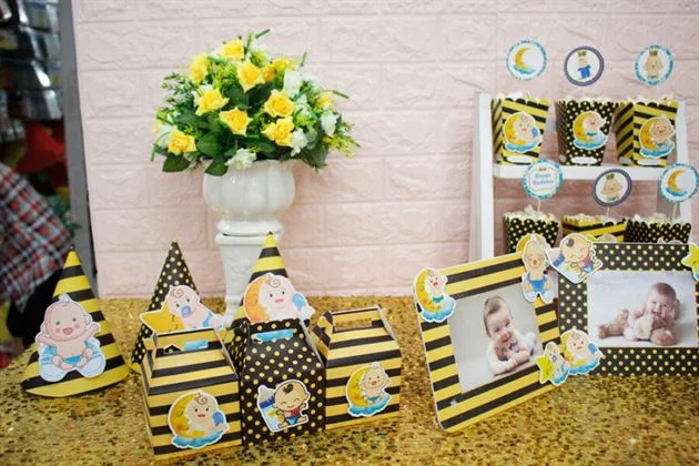 goc-ban-trang-tri-voi-set-mini-trang-tri-sinh-nhat-baby-boy-mau-vang-den Góc bàn trang trí sinh nhật với set mini Baby Boy màu vàng đen