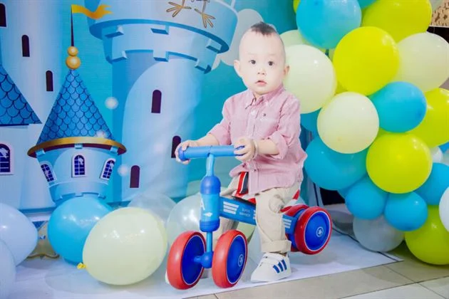 hinh-chipi-lon-dung-3d-truoc-bakdrop Hình chipi lớn dựng 3D trước backdrop