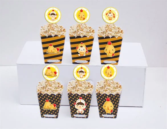 hop-dung-bap-rang-bo-be-trai-tuoi-ga-mau-vang-den-1 Hộp đựng bắp rang bơ bé trai tuổi gà màu vàng đen