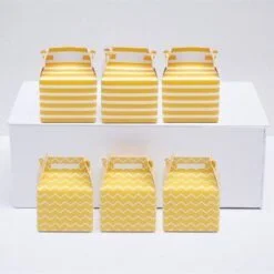 Hộp quà sinh nhật màu vàng hoàng gia