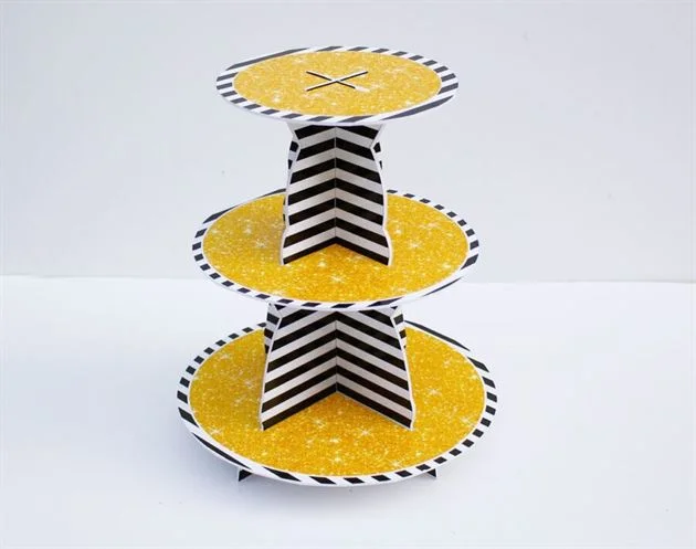 Kệ bánh cupcake màu đen kim tuyến