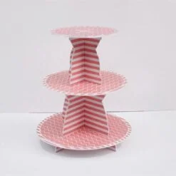 Kệ bánh kem màu hồng hoàng gia
