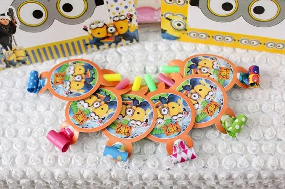 ken-luoi-sinh-nhat-5124 kèn lưỡi Minion