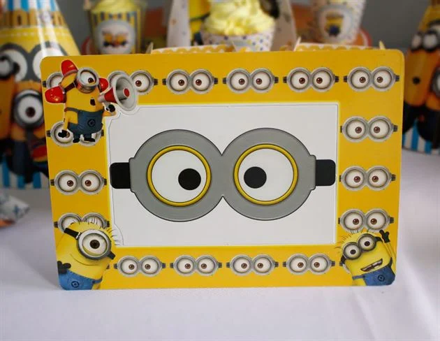 khung-anh-trang-tri-minion khung anh trang tri minion