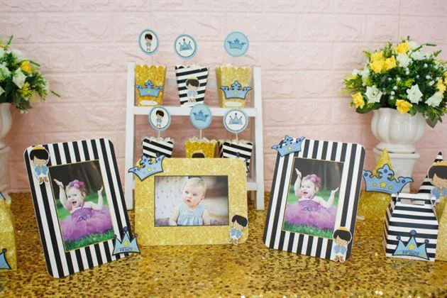 khung-hinh-chu-de-set-mini-hoang-tu-mau-den-kim-tuyen Khung hình trong set mini với hình ảnh vương miện cùng hoàng tử