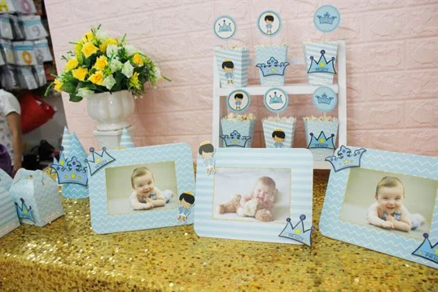 khung-hinh-chu-de-set-mini-hoang-tu-mau-xanh-da-troi Khung hình là không thể thiếu