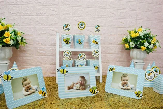 khung-hinh-set-mini-be-ong-mau-xanh-da-troi Khung hình set mini màu xanh da trời nền nã