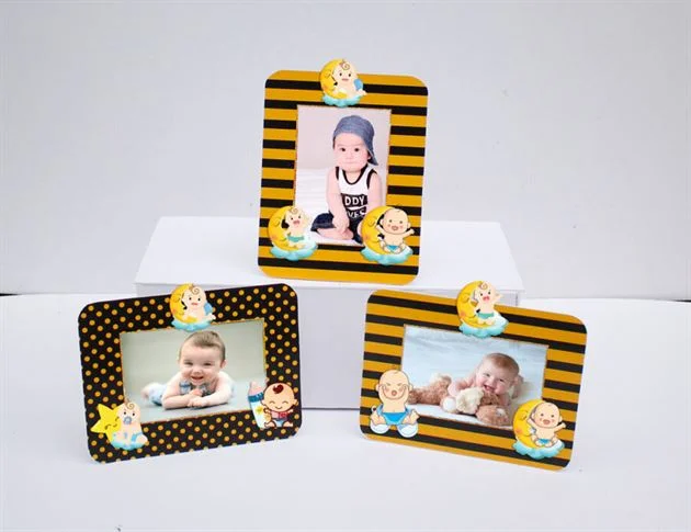 khung-hinh-sinh-nhat-baby-boy-mau-vang-den-1 Khung hình sinh nhật baby boy màu vàng đen