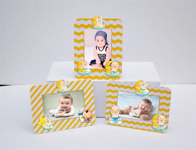 khung-hinh-sinh-nhat-baby-boy-mau-vang-zigzag-1 Khung hình sinh nhật baby boy màu vàng zigzag