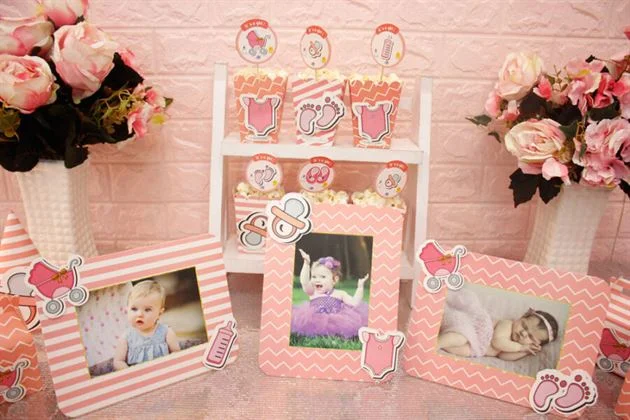 khung-hinh-sinh-nhat-trong-set-mini-mau-hong-hoang-gia Khung hình trong set mini trang trí sinh nhật bé