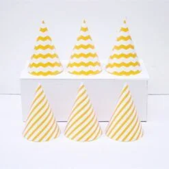Nón sinh nhật màu vàng sọc zigzag