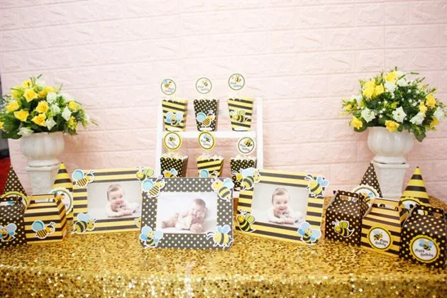 set-mini-be-ong-mau-vang-den-trang-tri-sinh-nhat-be-that-dang-yeu Set mini vàng đen trang trí sinh nhật thật đáng yêu