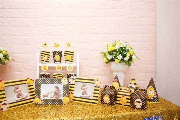 Set phụ kiện mini trang trí sinh nhật bé gà trai