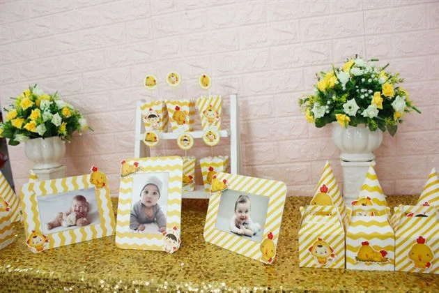 set-phu-kien-be-trai-tuoi-ga-mau-vang-zig-zag Set phụ kiện mini trang trí sinh nhật bé trai
