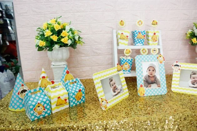 set-phu-kien-be-trai-tuoi-ga-mau-xanh-min-vang-trang-tri-sinh-nhat-be Set mini phụ kiện bé trai với chú gà con