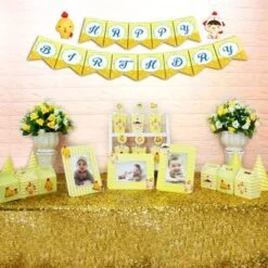 Set phụ kiện sinh nhật bé trai tuổi gà màu vàng hoàng gia