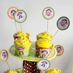 Tem bánh cupcake bé gái Tuổi Khỉ