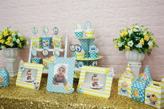tiec-sinh-nhat-don-gian-ma-de-thuong-voi-full-set-baby-boy-mau-vang-xanh-min Trang trí tiệc sinh nhật cho bé thật dễ dàng với full set Baby Boy màu xanh min vàng