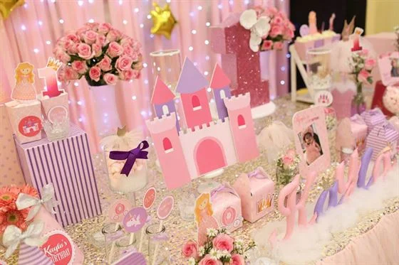 Toàn cảnh bàn sinh nhật thôi nôi của bé