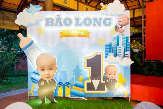 Trang trí tiệc thôi nôi bé Bảo Long chủ đề Baby boss cực ngầu