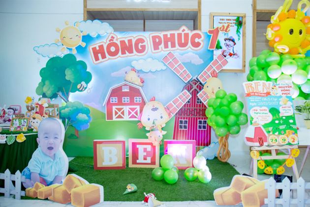 Trang trí backdrop 3D theo chủ đề nông trại gà con