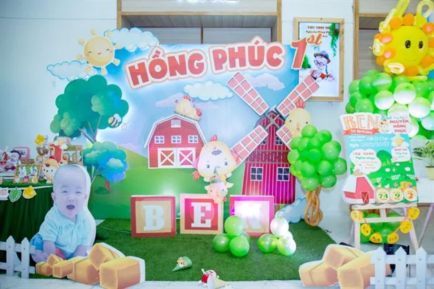 trang-tri-backdrop-3d-theo-chu-de-nong-trai-ga-con Trang trí backdrop 3D theo chủ đề nông trại gà con