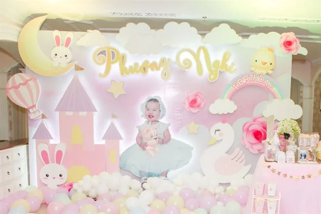 trang-tri-backdrop-3d-theo-tone-mau-pastel-ngot-ngao Trang trí backdrop 3D theo tone màu hồng pastel ngọt ngào