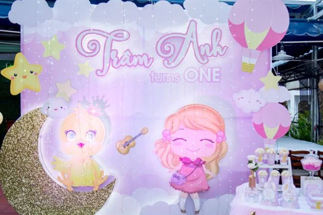 trang-tri-backdrop-voi-cac-lop-3d-theo-chu-de-cong-chua-va-ga-con Trang trí backdrop với các lớp 3D theo chủ đề công chúa và gà con